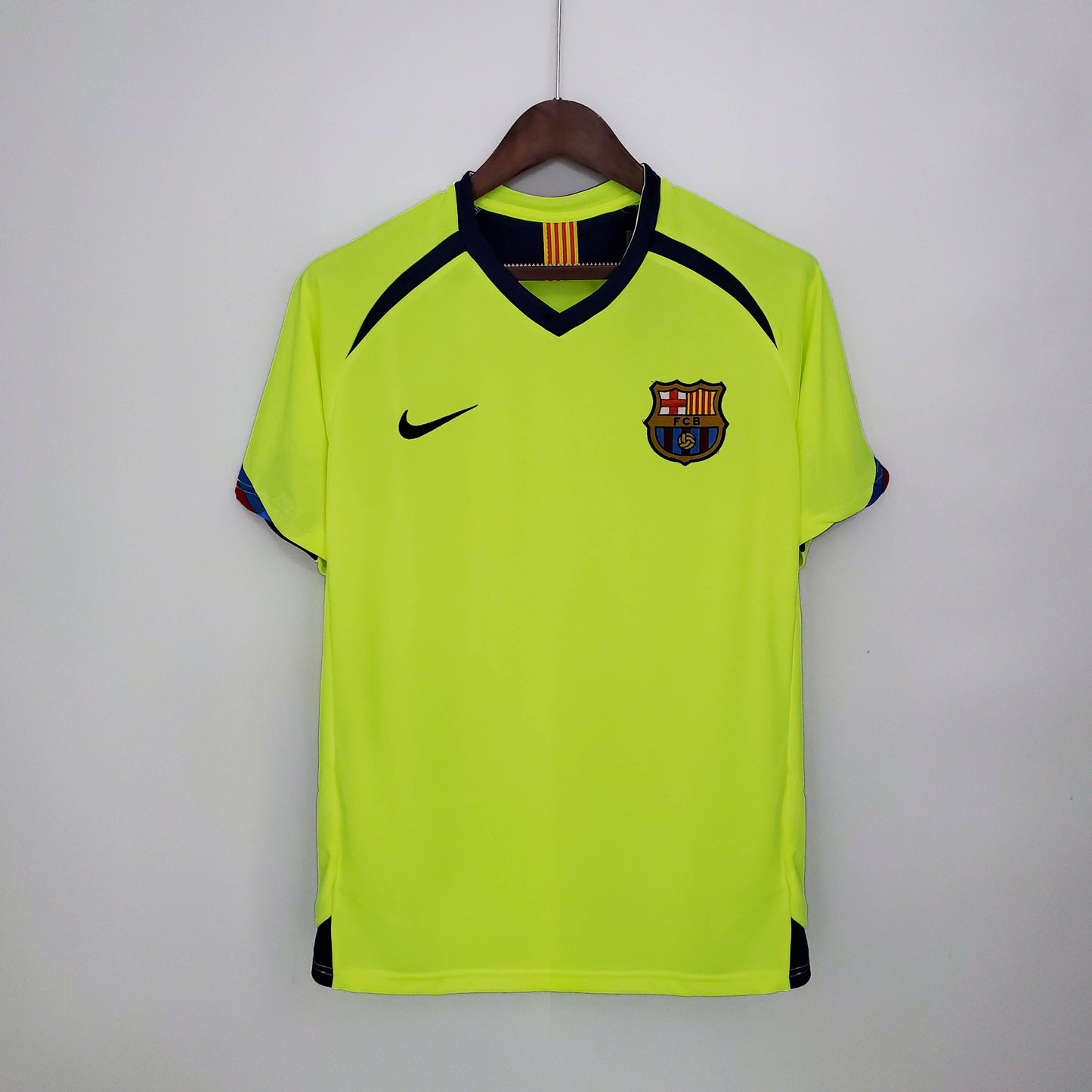 2005/2006 Retro Barcelona Away Football Shirt 1:1 Thai Quality
