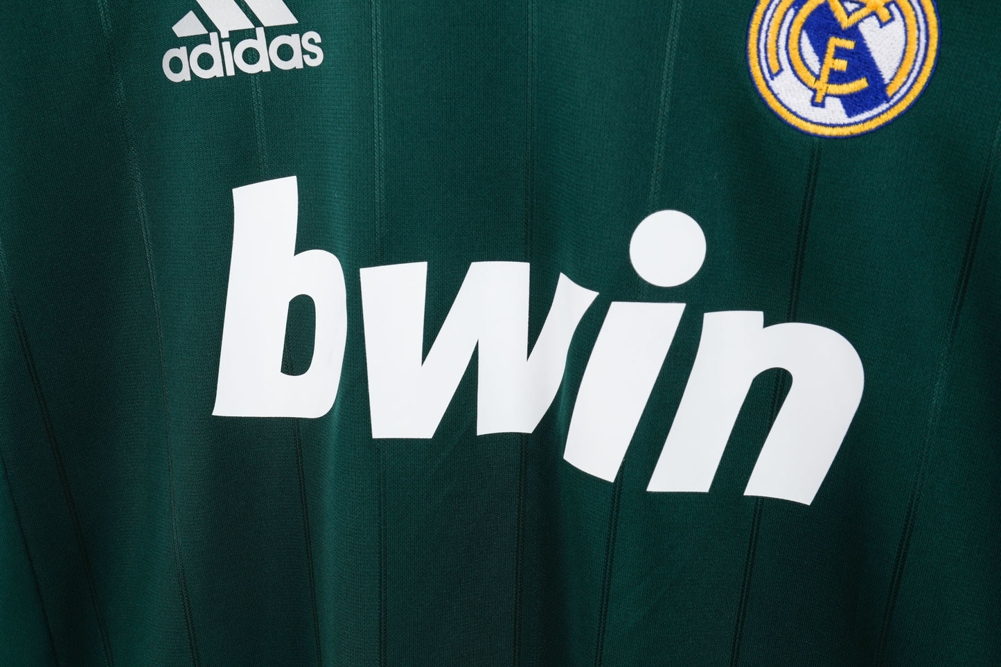 2012/13 season Real Madrid long-sleeved second guest