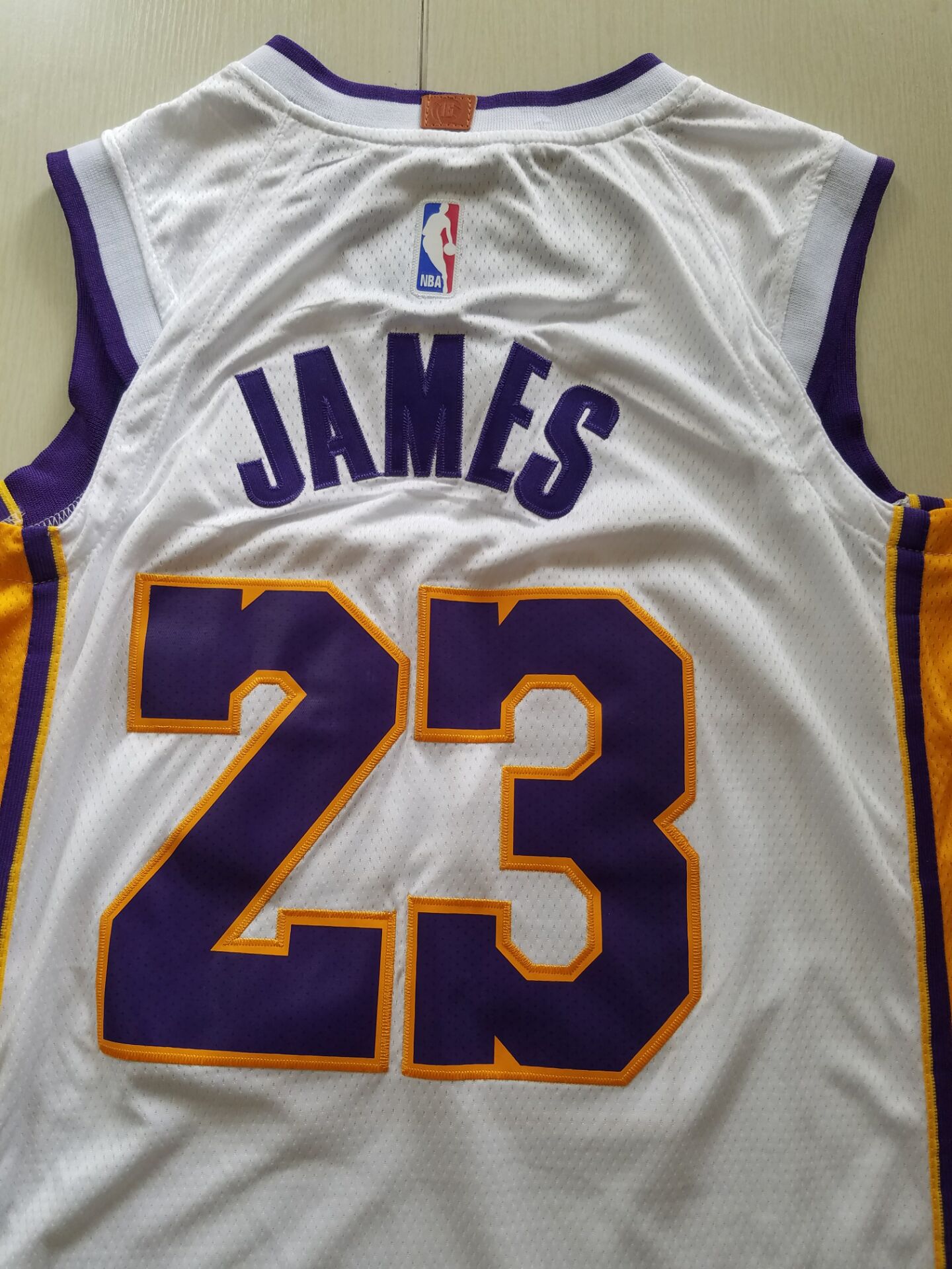 Weißes Swingman-Trikot der Los Angeles Lakers LeBron James #23 NBA für Herren