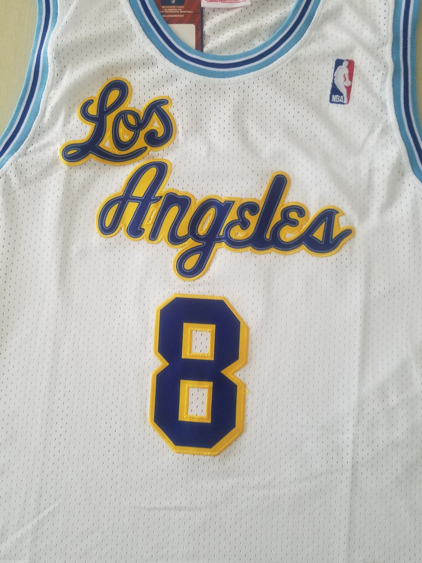 Authentisches Herren-Trikot der Los Angeles Lakers Kobe Bryant 1996–97 in Weiß der Hardwood Classics
